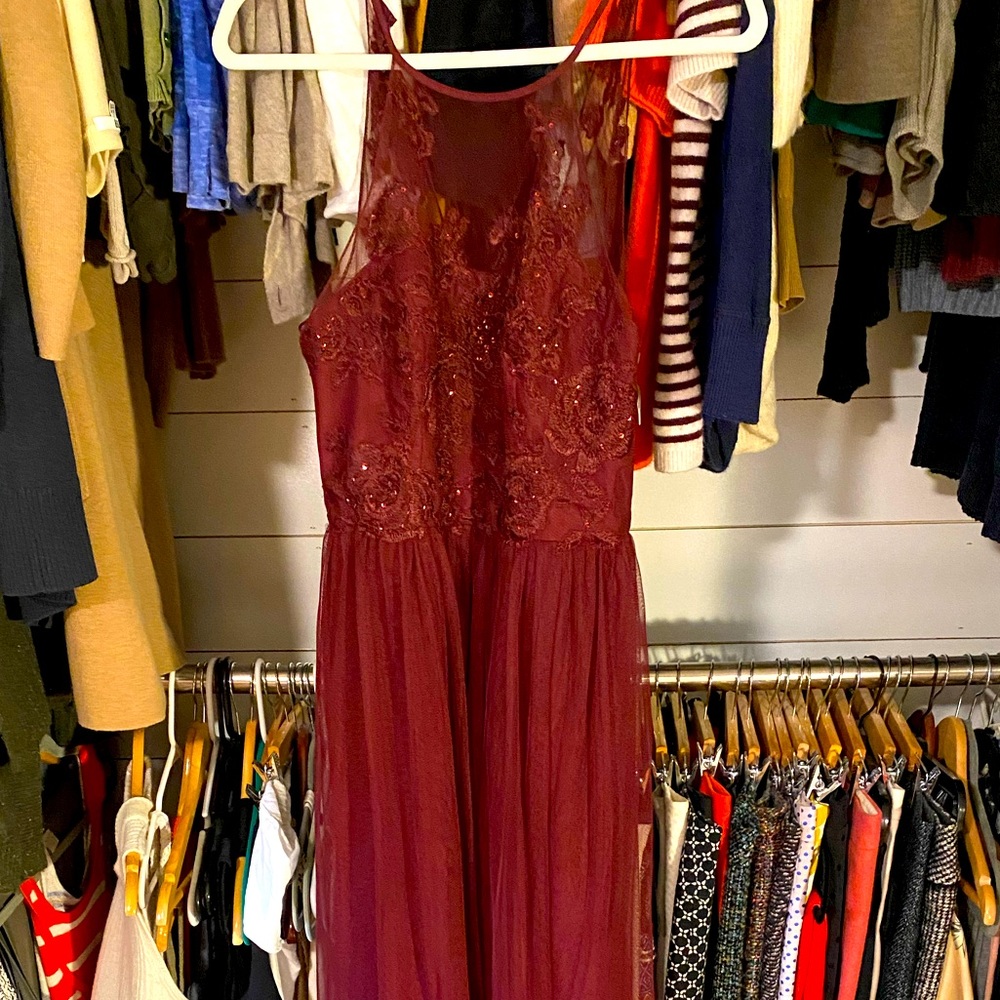 David’s Bridal F20118 in WINE. Size 6